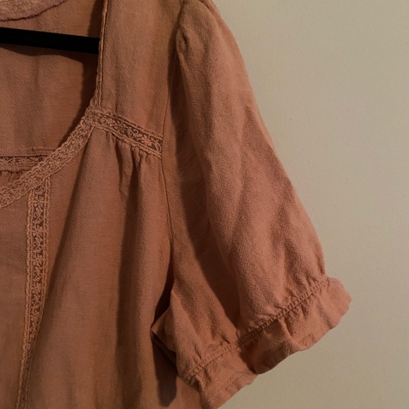 Abound Cropped Peasant Top - Picture 4 of 7